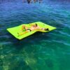 FLUTUANDO NO MAR