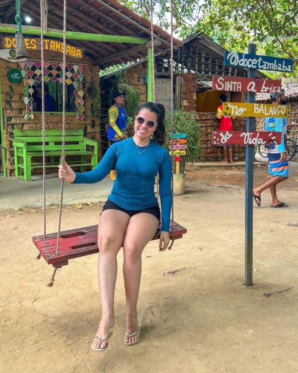 moça passeando com a jampatur