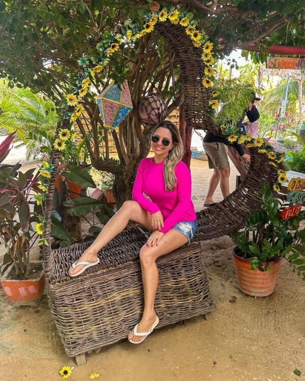 moça passeando com a jampatur